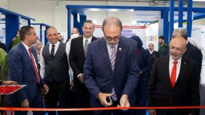 الهوبي يفتتح جناح للمكملات الغذائية بمعرض «Pharmaconex 2026»