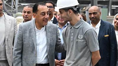 رئيس الوزراء يفتتح مصنع "ديزاينى دورز" لصناعة الأبواب الخشبية ومنتجات التشطيبات