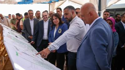 وزيرة الإسكان تتفقد مشروعات المرافق بـ"الأمل والشريط الخدمي" بالعبور الجديدة
