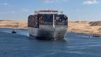 قناة السويس تشهد العبور الأول لسفينة الحاويات "OOCL PORTUGAL" 