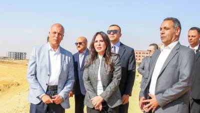 وزيرة الإسكان تشهد تسليم أول ١٠ أفدنة خالية من المخلفات بالقاهرة الجديدة
