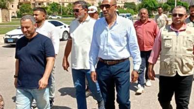 رئيس جهاز الشروق يتابع ميدانيًا أعمال تطوير الطرق والأسفلت بطريق الرواد