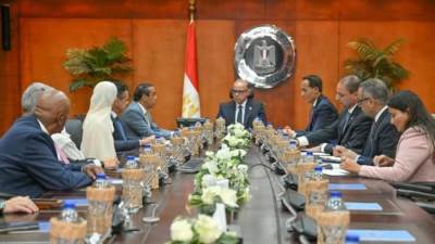 الاستثمار تبحث مع مجموعة «الفطيم» فرص التوسع وزيادة الاستثمارات في مصر