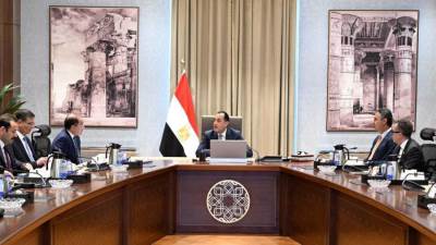 «مدبولي»: توفير السلع الاستراتيجية وتأمين الاحتياطيات الآمنة أهم أولويات الحكومة