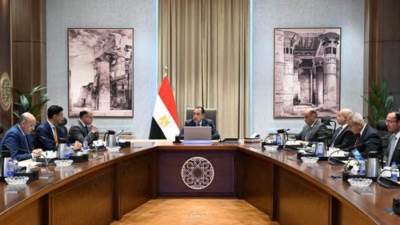 «مدبولي» يستعرض محاور جلسة "استثمار منتج وصناعة تنافسية وفرص عمل مستدامة"
