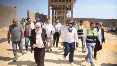 المهندسة نورا تغيان تتفقد مشروعات المرافق بالسويس الجديدة