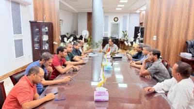  المهندس ياسر رمضان يبحث شكاوى أهالى  «قنا الجديدة»