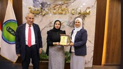  د. هالة أبويوسف تكرم مهندسة شابة لريادتها في إنتاج الأعداء الحيوية
