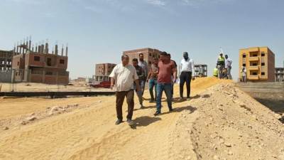 المهندس أيمن رشاد يتفقد مشروعات الكهرباء بمنطقتي 455 و735 فدانًا