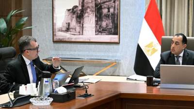رئيس الوزراء يتابع مع وزير التخطيط والتنمية الاقتصادية أهم ملفات العمل 