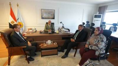 محافظ أسيوط يوجه بالتوسع بالمواقع المقترحة لإقامة المصانع بالقري المنتجة