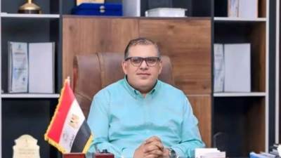 جهاز زايد يواصل تعزيز الانضباط على المحور المركزي بلافتات مرورية