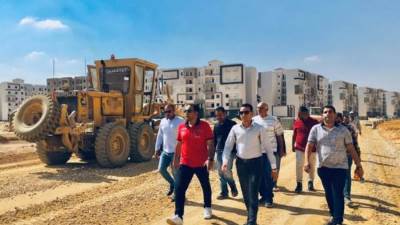 معاون المجتمعات العمرانية ورئيس جهاز حدائق العاصمة يتفقدان مشروعات المرافق