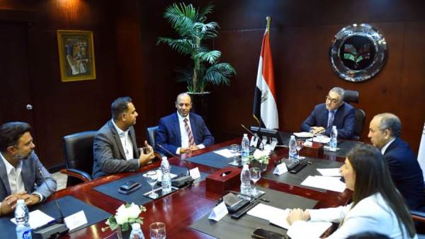 الهيئة العامة للاستثمار وشركة بلاك آند ديكر الأميركية تبحثان مصنع للمعدات والأدوات الكهربائية