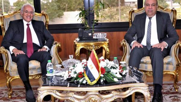 مجموعة "كوبيلوزوس" اليونانية تبحث الاستثمار في إدارة المطارات المصرية