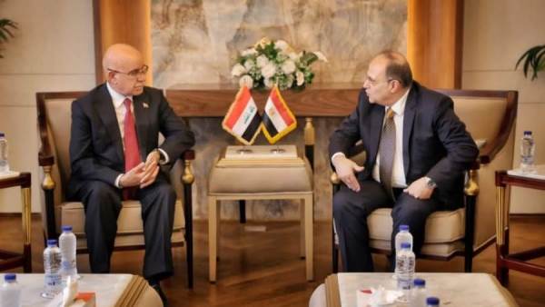 رئيس هيئة الدواء المصرية يستقبل وزير صحة العراق لتعزيز التعاون الدوائي المشترك