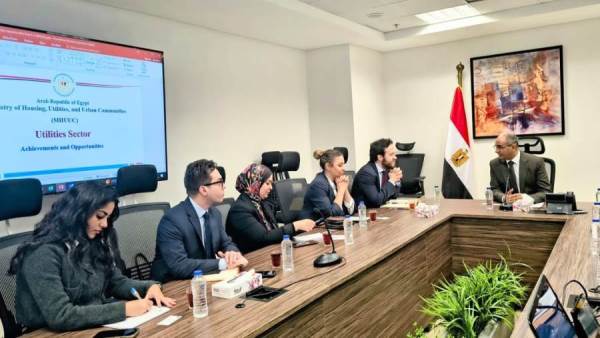نائب وزير الإسكان يبحث مع «EBRD» تعزيز التعاون في مشروعات مياه الشرب والصرف الصحي