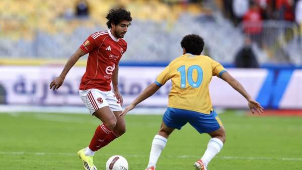 الأهلي يفوز على الإسماعيلي بهدفين في الدوري المصري
