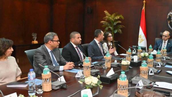 وزير الاستثمار يبحث مع شركة نيسان خطط التوسع وزيادة الإنتاج والتصدير