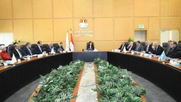 وزيرة الإسكان ترأس اجتماع جهاز تنظيم مرفق مياه الشرب والصرف الصحي