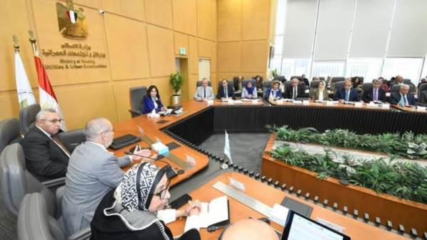 وزيرة الإسكان تتابع الموقف التنفيذي لمشروع «حدائق تلال الفسطاط»