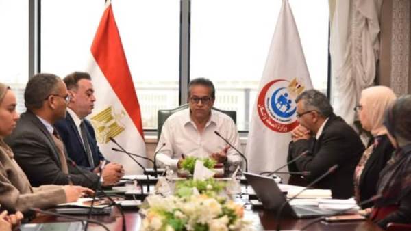 «الصحة» تُسرّع تنفيذ 17 مشروعًا قوميًا وتدفع التحول الرقمي بالمحافظات