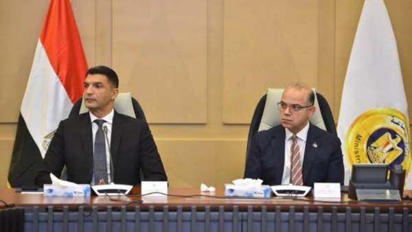 "الاستثمار" و"الصناعة" تبحثان تعزيز الصناعات الطبية والدوائية في مصر