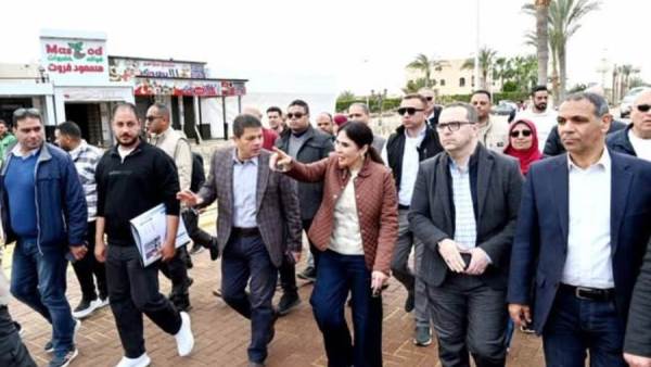وزيرة الإسكان تتابع تنفيذ 243 مبنى و917 وحدة سكنية بمشروع مارينا 8