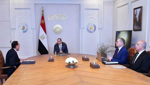 السيسي يناقش مع رئيس الحكومة ووزير البترول توطين التكنولوجيا الحديثة لرفع الإنتاجية