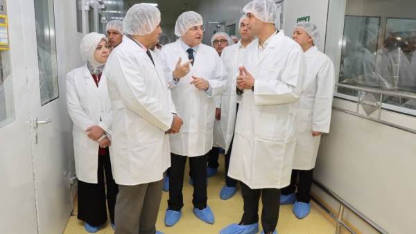 وزير الصناعة ومحافظ القليوبية يتفقدان 5 مصانع لإنتاج الأدوية لتعزيز الأمن الدوائي