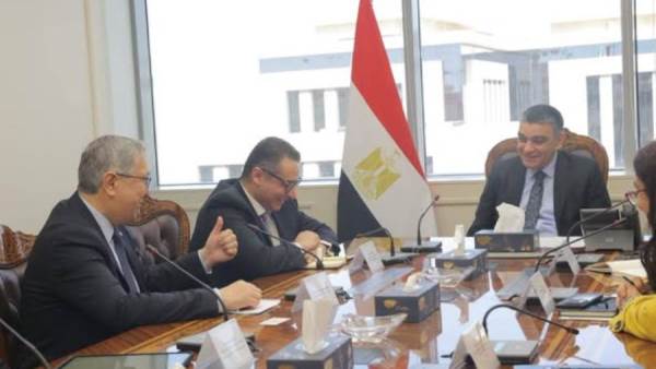 "الشراء الموحد" تبحث مع "عبدي إبراهيم" التركية توطين صناعة الدواء في مصر