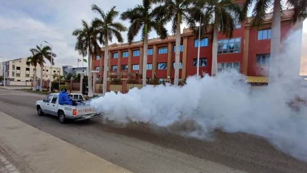 تكثيف حملات النظافة ورش الحشرات الطائرة بمدينة الشروق حفاظًا على صحة المواطنين