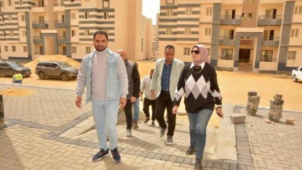 المهندسة أسماء مخلوف تتفقد مشروع الإسكان الحر بالسويس الجديدة 