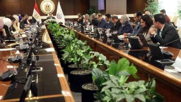 تعزيز الخدمات الطبية وتحسين الإنفاق..  وزير الصحة يراجع الحساب الختامي لموازنة 2024-2025