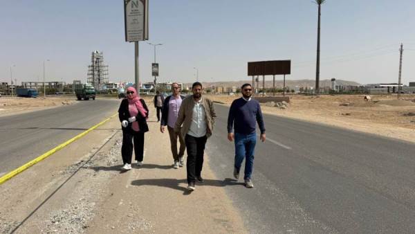 رئيس أسيوط الجديدة يتفقد أعمال توسعة الطريق الرابط مع المحافظة بطول 10.5 كم