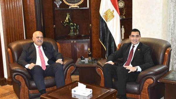 وزير الرياضة يجتمع مع رئيس اتحاد الرماية لبحث خطة العمل والبطولات المقبلة