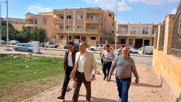 المهندس محمد زكريايتفقد أعمال رفع مخلفات النظافة وكنس الشوارع بالشروق