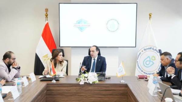  "الرعاية الصحية و"التأمين الصحي" يتفقان على آلية متكاملة لضمان توافر الأدوية وتوحيد الدليل التشغيلي