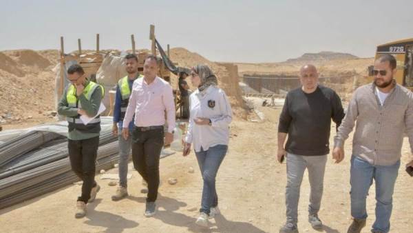 المهندسة أسماء مخلوف تتابع أعمال تطوير منظومة الحماية من السيول بالسويس الجديدة