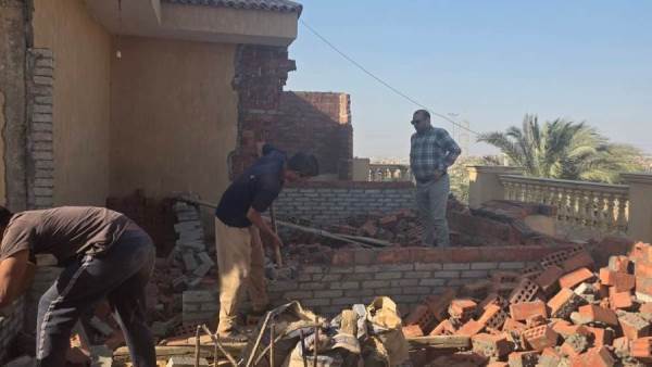 "زعفر": إزالة فورية ومصادرة مواد بناء لمخالفات بنائية  بالقطاع الشرقي 