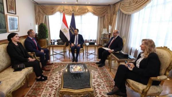 وزير الاتصالات يبحث مع شركة إنتل Intel التعاون في مجالات البنية التكنولوجيا