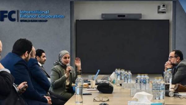 “الإسكان” تنظم مائدة مستديرة لتفعيل حوافز ومؤشرات “العمران الأخضر”