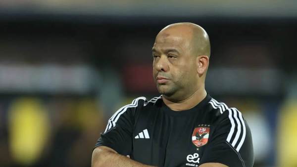 الأهلي يعلن رحيل وليد صلاح الدين عن منصب مدير الكرة