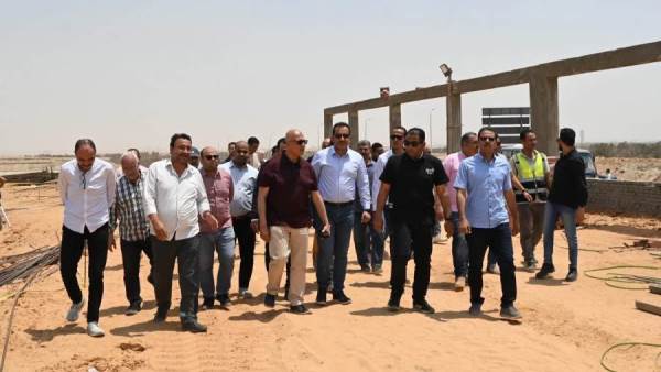 نائب وزيرة الإسكان للمرافق يتفقد مشروعات البنية التحتية بمدينة العاشر من رمضان