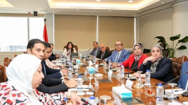 وزيرة الإسكان تشدد على سرعة تنفيذ محوري عمر سليمان ومحمد نجيب بالإسكندرية