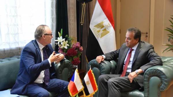 وزير الصحة يوجه بدعم توطين الصناعات الطبية بمصر
