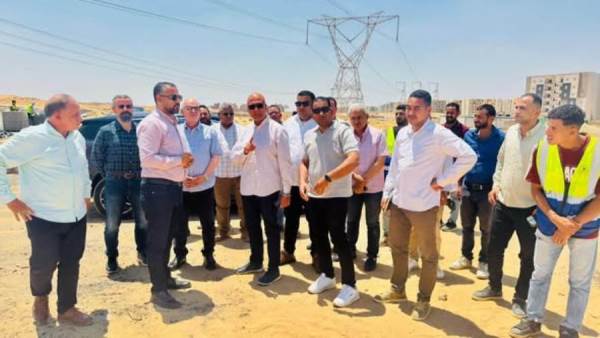 نائب وزيرة الإسكان ونائب رئيس الهيئة يتفقدان مشروعات البنية التحتية بالعبور الجديدة