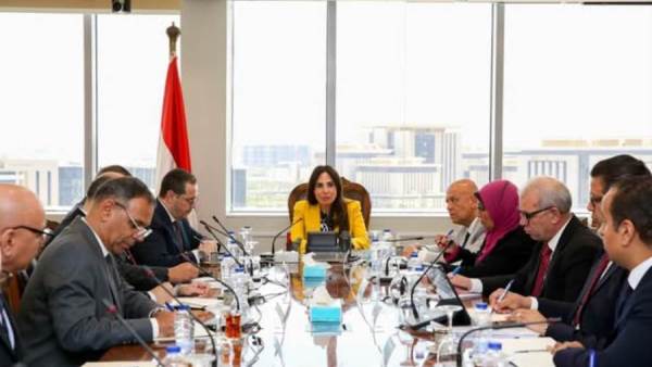 وزيرة الإسكان توجه بالإسراع باستكمال وتنفيذ الوحدات السكنية