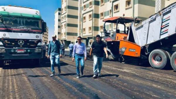 المهندس أحمد العربي يتابع أعمال الرصف وحارات التوسعة «حدائق العاصمة»