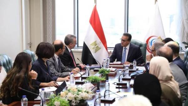 “الصحة” تبحث مع بنك الاستثمار الأوروبي توفير قروض تمويلية للتوسيع بالتغطية الصحية